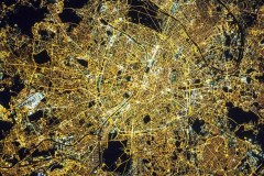 la-Station-Spatiale-Internationale-a-pris-cette-photo-de-Paris-a-minuit